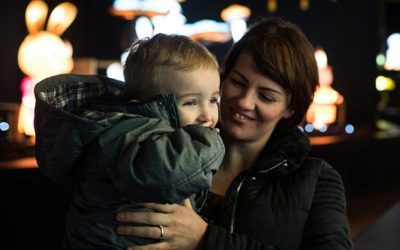 Watch the moment a blind toddler sees Shrek for the first time